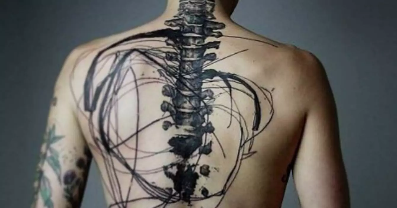 Tatouage Dos Homme Colonne Vertébrale Top 14 des plus beaux tatouages de colonne vertébrale, la magnificence est  présente
